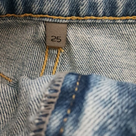 Carmar Denim Mini Skirt Size 25 -W24" Los Angeles Medium Wash Jean Raw Hem Blue - Picture 7 of 9